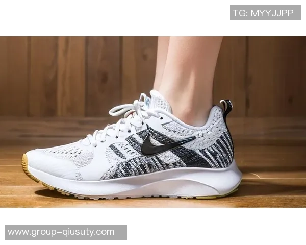 李宁足球文化鞋引领潮流运动风尚展现青春活力与时尚魅力 李宁足球文化鞋引领潮流运动风尚展现青春活力与时尚魅力